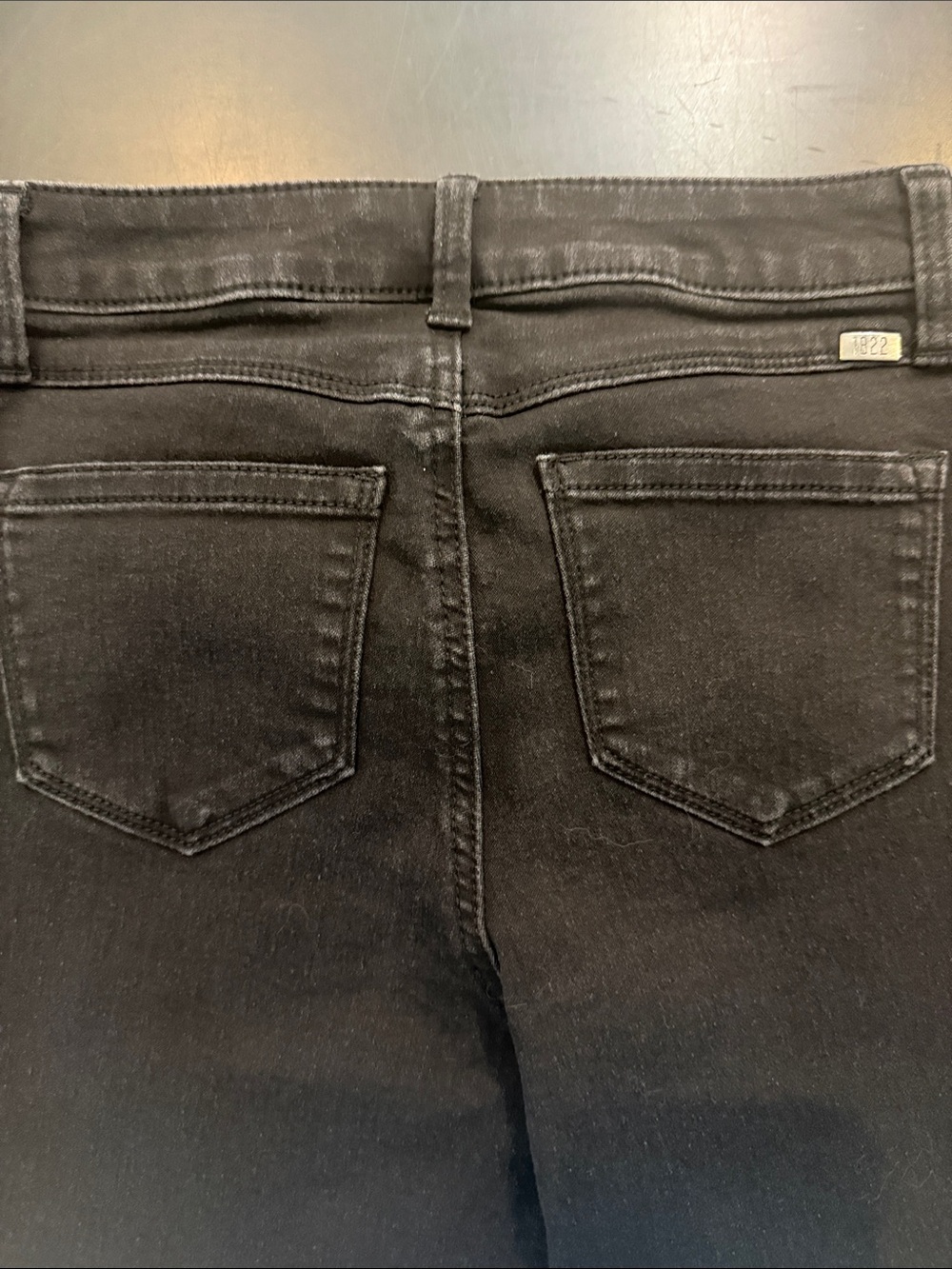 1822 Denim Black Mid-Rise Skinny Jeans raw hem stretch - Picture 4 of 10